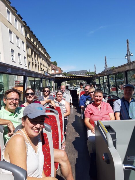 Der VGSD wird dieses Jahr zehn Jahre alt und die Regionalgruppe Karlsruhe feierte das bei strahlendem Sonnenschein und mit strahlenden Gesichter bei einer Citybus Tour!