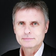 Dr. Thorsten Fox