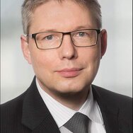 Dr. Ulf Becher