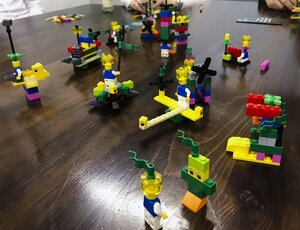 Nur drei Minuten hatten die Teilnehmer Zeit ihre Wunschkunden aus Lego zu bauen;