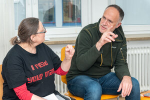 Susi Freudenberg und Andreas Lutz diskutieren in einer Session