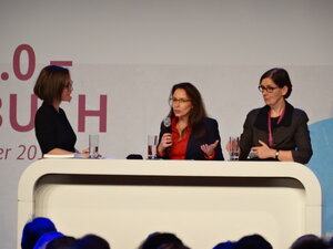 Panel mit der BMAS-Staatssekretärin Yasmin Fahimi sowie Isabel Rothe von der Bundesanstalt für Arbeitsschutz und Arbeitsmedizin
