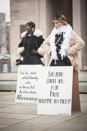 Teilnehmer der künstlerischen Protestaktion von VGSD/ IKiD
