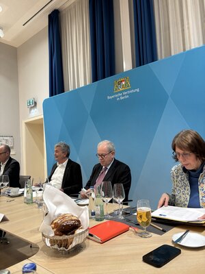 Der Verband der Bayerischen Wirtschaft hatte am 9.2.26 zu einem Treffen der "Freunde Bayerns" nach Berlin geladen. 