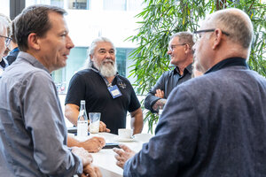Teilnehmer/innen beim Networking