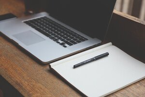 Ein Factsheet hilft dir, dich in der Öffentlichkeit gut darzustellen