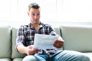 Nicht nur die Sprit-Preise steigen, auch die Rentenbeiträge - und zwar speziell für Selbstständige, die sich eine höhere Rechtssicherheit wünschen