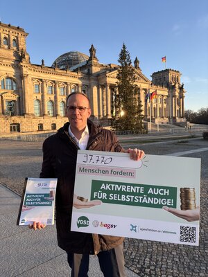 Übergabe unserer Aktivrente-Petition am 1.12.25