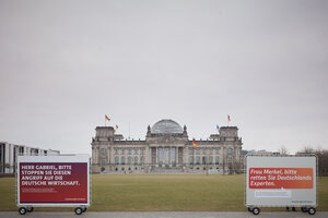 Vor dem Reichstag