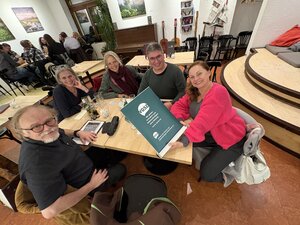 Offene Austausch und neue Kontakte beim Stammtisch in Stuttgart.