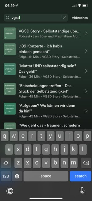 ... und dann "vgsd" ins Suchfeld eingeben. Schon wird dir unsere Podcast-Reihe (ganz oben) sowie die einzelnen Folgen angezeigt. Klicke auf die Podcast-Reihe ...