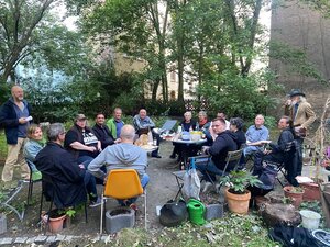 Das sieht gemütlich aus: Für das Grillen des VGSD Berlin-Brandenburg machte das unbeständige Sommerwetter glücklicherweise eine kurze Pause und alle blieben trocken! 