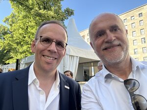Ein Tag, zwei Veranstaltungen. Nach dem BAGSV-Präsenztreffen ging es für Jörn und Andreas direkt weiter zum Sommerfest im BMF.