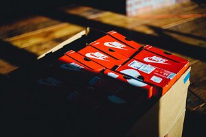 Nach der Gründung solltest du dir auf keinen Fall angewöhnen, deine Rechnungen alle zusammen, unsortiert zu lagern