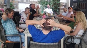 Zum ersten Mal im Biergarten: Unsere Regionalgruppe hat sich im Juni zum Frühstück im Freien getroffen.