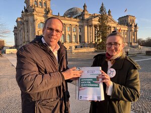 Übergabe unserer Aktivrente-Petition am 1.12.25