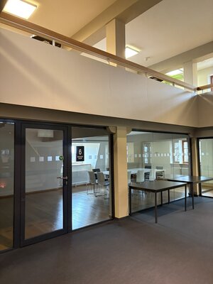 Moderne Technik meets Historie - ein Blick in einen Sessionraum