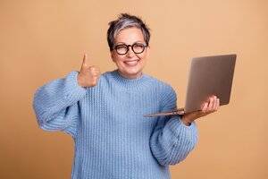 Du willst bei der Volksabstimmung für eine faire Aktivrente stimmen? Sehr gut! Registriere dich bis 9.8. bei Abstimmung21, um eine Wahlunterlagen zu erhalten.
