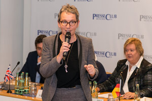 Christa Weidner bei Vortrag im Münchener PresseClub
