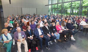 Rund 200 Teilnehmer/innen hatten sich für den Selbstständigentag angemeldet, hier im Jakob Fugger Saal.