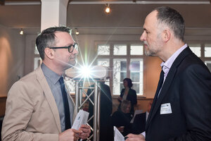 Moderator Dirk-Oliver Heckmann mit Andreas Lutz