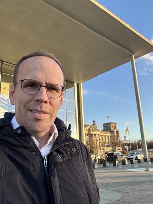 Übergabe unserer Aktivrente-Petition am 1.12.