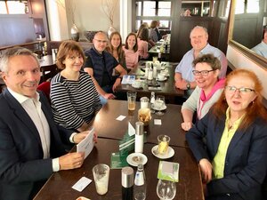 Das VGSD-Frühstück ist die beliebteste Netzwerkveranstaltung der Münchner Regiogruppe. Sprecherin Andrea Kleeberger (2. von links) organisiert und moderiert es in der Regel.