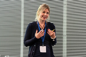 Referentin Larissa Niedecken (Transformation Experience) gibt Tipps, wie man die KI als Vertriebsassistenz nutzt