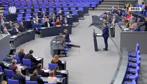 Bundesfinanzminister Lars Klingbeil eröffnete am Freitagmorgen die Debatte über das Aktivrentengesetz
