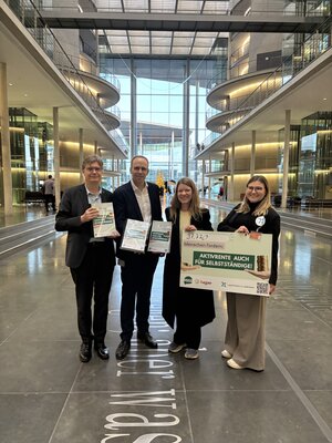 Übergabe unserer Aktivrente-Petition am 1.12.25