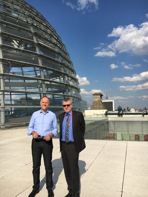 Nach der Veranstaltung ist noch kurz Zeit für einen Blick vom Reichtstag auf Berlin