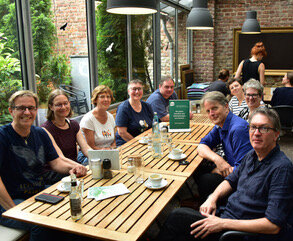 Zoomkacheln? Nein! Der VGSD Karlsruhe traf sich im Juli in Präsenz und nutzte die Mittagspause zum Kennenlernen und Austauschen. 