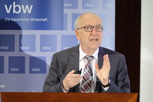 Dr. Karl Lichtblau bei seinem Vortrag