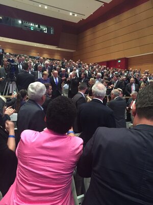 Angela Merkel beim Einzug ins Internationale Congresscentrum in München