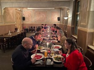Der VGSD Berlin-Brandenburg hat es bei seiner Weihnachtsfeier richtig krachen lassen: Tolles Ambiente, leckeres Essen und gute Gesellschaft – was will man mehr in der Adventszeit?