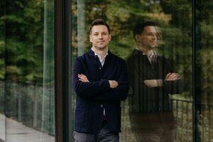 "Mehr als die Hälfte will dauerhaft selbstständig bleiben": freelance.de-CEO Robin Gollbach erläutert die Ergebnisse einer Studie mit mehr als 3.300 Teilnehmern.