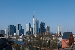 Blick vom Tagungsort auf die Skyline von Frankfurt