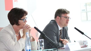 Birgit Kömpel und Martin Rosemann begrüßen die Teilnehmer (Foto: spdfraktion.de)