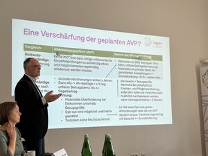 Andreas spricht mit Prof. Schlegel über die Zusammenhänge von SFV-Reform und geplanter Altersvorsorgepflicht