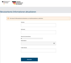 Hier gibst du Vor- und Zuname, Geburtsdatum und E-Mail-Adresse ein. Der Firmenname sollte bei Einzelunternehmern mit deinem Vor- und Zunamen übereinstimmen. Die E-Mail-Adresse sollte idealerweise mit der übereinstimmen, die du auch bei Elster.de hinterlegt hast. Achte darauf, dass du dich nicht vertippst, denn an diese Adresse erhältst du eine Bestätigungsmail.
Tipp: Bei Datumsfeldern wie dem für das Geburtsdatum musst du dich im Dialogfenster nicht monatsweise zu deinem Geburtsjahr durchklicken. Wenn du oben auf die Anzeige des aktuellen Monats und Jahrs klickst, werden statt Tagen zunächst Monate, dann Jahre angezeigt.