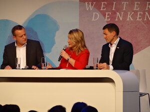 Panel mit Roman Zitzelsberger, Chef der IG Metall Baden-Württemberg, Kerstin Lippke (Microsoft) sowie Christoph Kübel (Robert Bosch GmbH)
