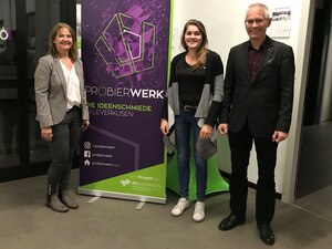Selbstständig im Probierwerk: Rita Straßer von der Wirtschaftsförderung Leverkusen, Sabrina Fink vom VDI und VGSD-Aktivist Jürgen von den Driesch (von links).
