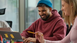 Die Gründer/innen in Deutschland werden im jünger, die Gründungsvorhaben immer digitaler.