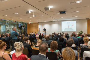 06.06.2016, Berlin. Verleihung des Werner-Bonhoff-Preises 2016 in der Landesvertretung Schleswig-Holstein. Preistraegerin 2016 ist Christa Weidner. Dr. Christian Gruen.