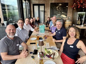 Angenehmes Treffen mit gutem Essen in Köln. 