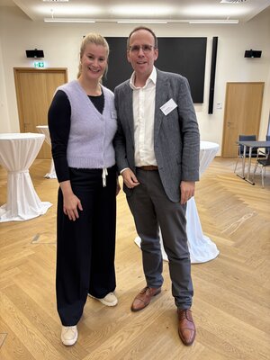 Für den Athleten Deutschland e.V. war Olympia-Silber-Medaillen-Siegerin Dajana Eitberger dabei, hier mit Jörn Freynick. 