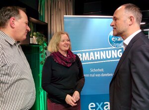 Gespräche mit Hamburger Mitgliedern, links: Marcus Mencke-Haan