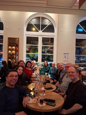 Die Teilnehmer unseres Stammtischs im Alex!