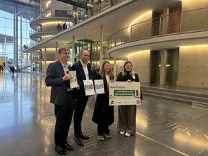 Übergabe unserer Aktivrente-Petition am 1.12.25