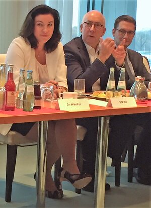 Beim Runden Tisch 2018 mit dabei: Staatsministerin Dorothee Bär, Staatssekretär Gerd Billen